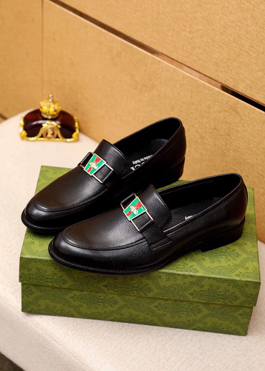 Men's shoes 💰400 💐 Product trademark: GUCCI "Gucci" casual business leather shoes Regular size: 39-44 (38.45.46🉑️Customized) Product materials: Selected imported first-layer calfskin upper + luxury hardware buckle, imported 🐑 sheepskin lining. Strong three-dimensional visual effect, original combination outsole Color: 1⃣️color optional